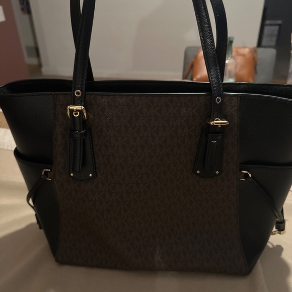 Michael Kors Large Bag - Picture 3 of 3
